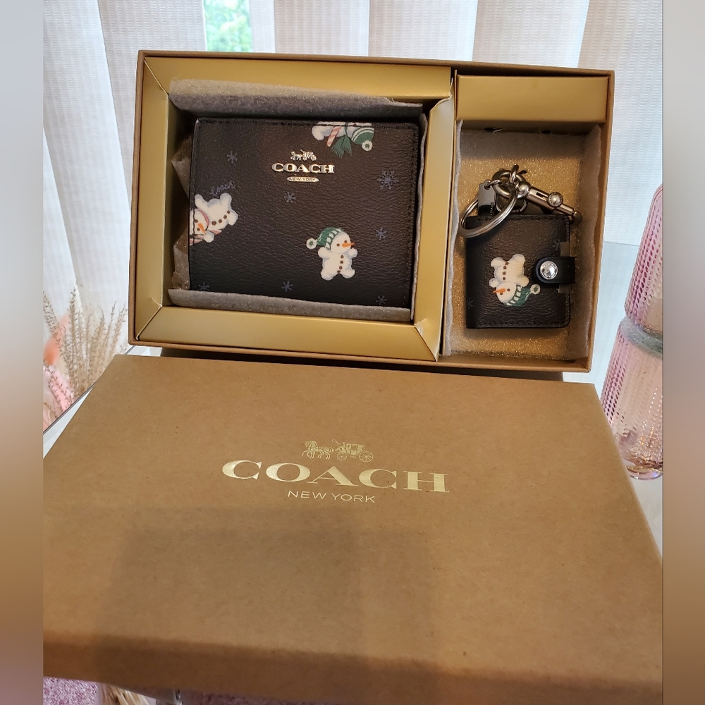 NWT Coach Boxed Snap Wallet And Picture Frame Bag Charm With Snowman Print